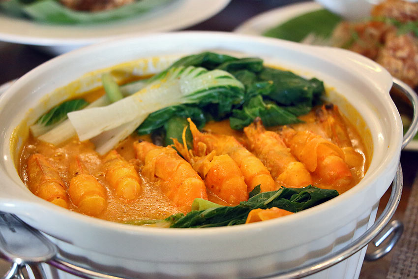 seafood kare-kare using shrimps