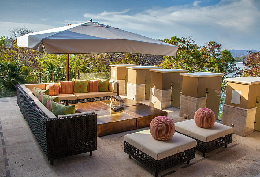 outdoor patio at Villa Manzu