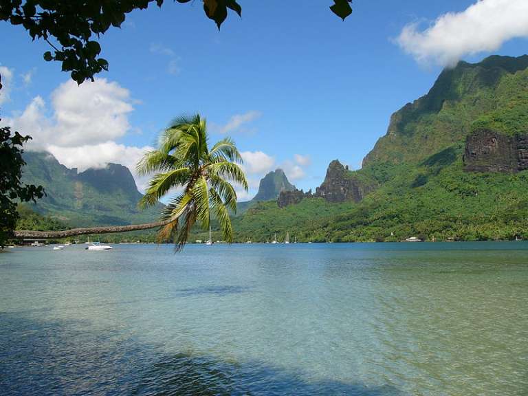 The Secrets of Tahiti and Her Islands - Traveling Boy